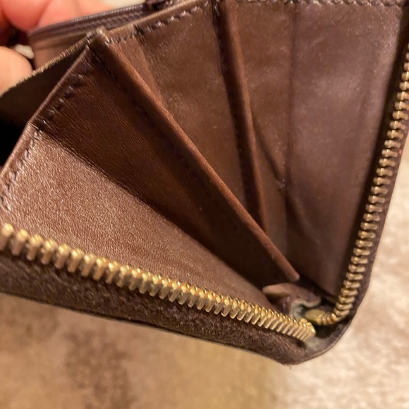 Gucci brown other zip around wallet great condition authentic!